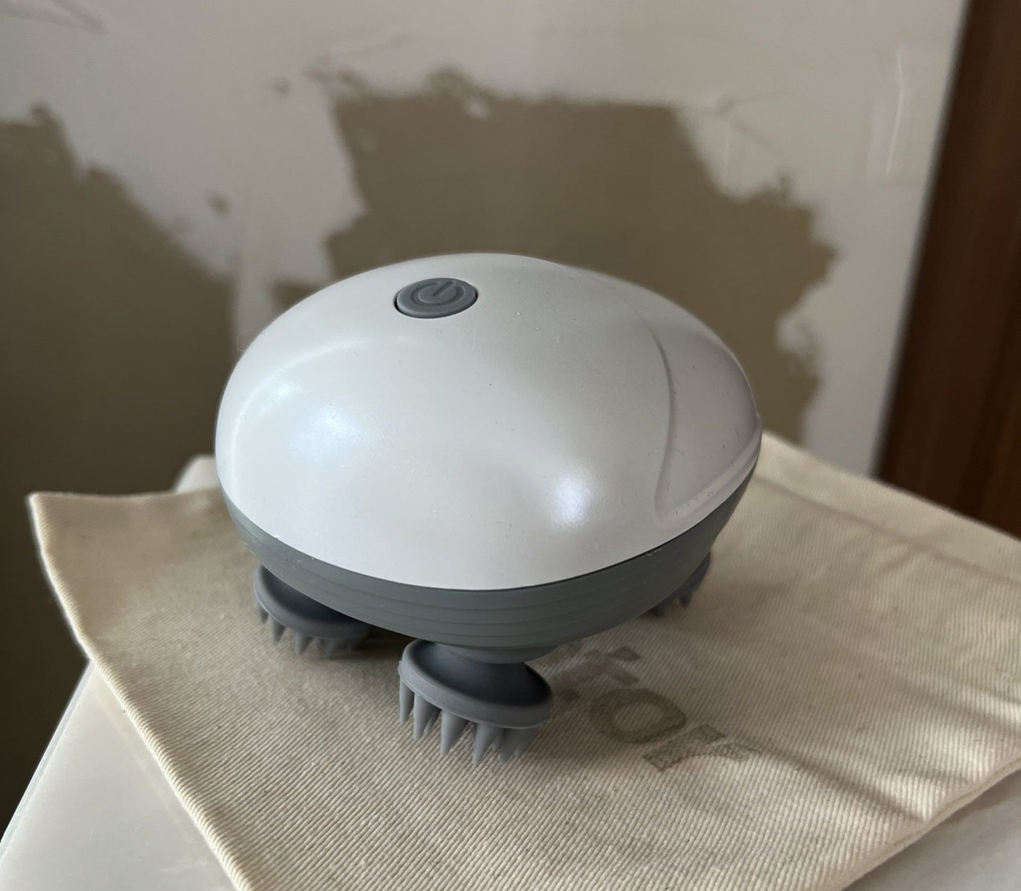 Жучок для масажу голови